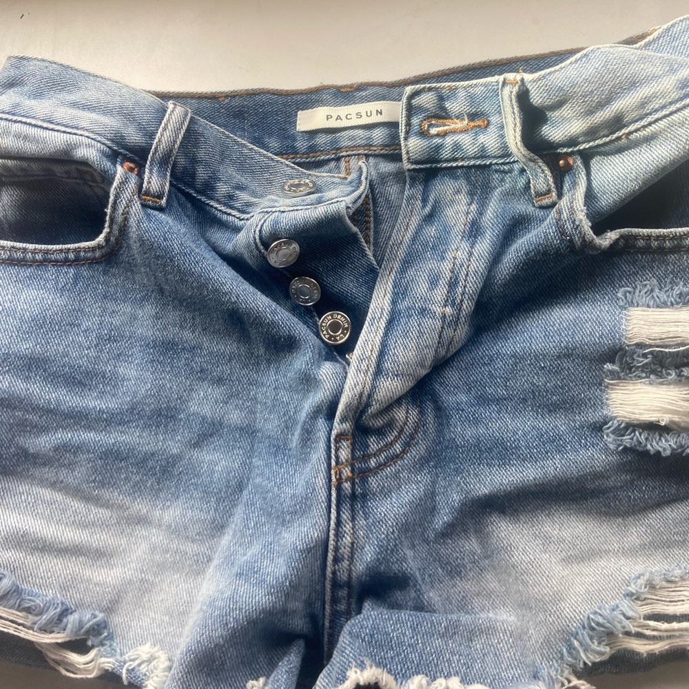 Color: light blue wash 
Brand: Pacsun
Good condition